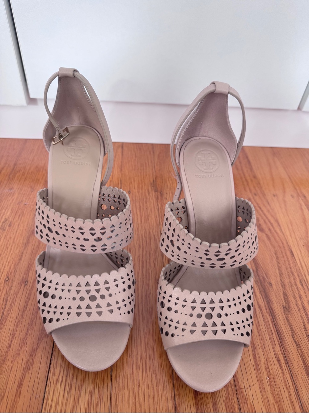 🔥🔥🔥Tory Burch Blush Laser-Cut Double Strap Heels